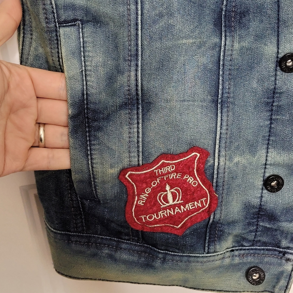 RING OF FIRE PATCHED DISTRESSED DENIM BLUE JEAN VEST SIZE L MULTIPLE POCKETS - Picture 2 of 10